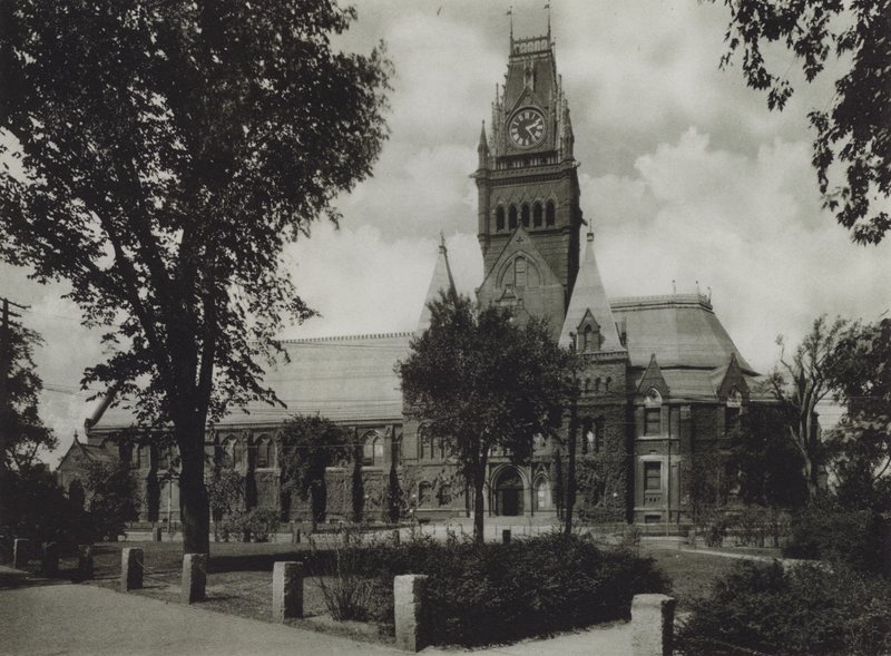 Harvard Universiteit: Memorial Hall (zwart-wit foto) door American Photographer (after)