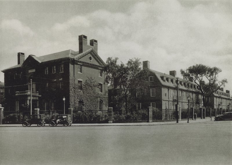Harvard Universiteit: Phillips Brooks House; Mower Hall, Dormitory; Lionel Hall, Dormitory (zwart-wit foto) door American Photographer (after)