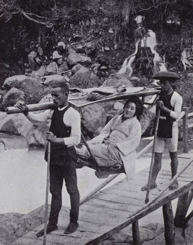 Japanse dame die de Daiya-rivier bij Nikko oversteekt door American Photographer (after)
