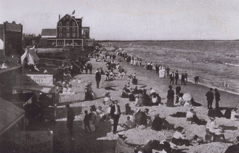 Old Orchard Beach, Maine: Op het strand (zwart-wit foto) door American Photographer (after)