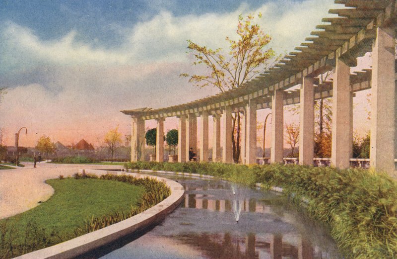 Chicago: Pergola in Douglas Park (kleurenfoto) door American Photographer