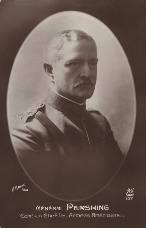 Generaal John J Pershing (z/w foto) door American Photographer