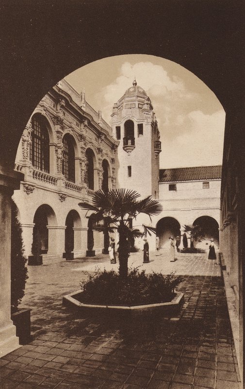 San Diego: Patio van graafschapsgebouw van Zuid-Californië, Panama-California Exposition (z/w foto) door American Photographer