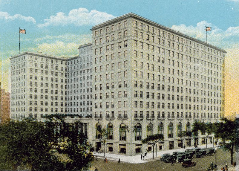 The Drake, Lake Shore Drive door American Photographer
