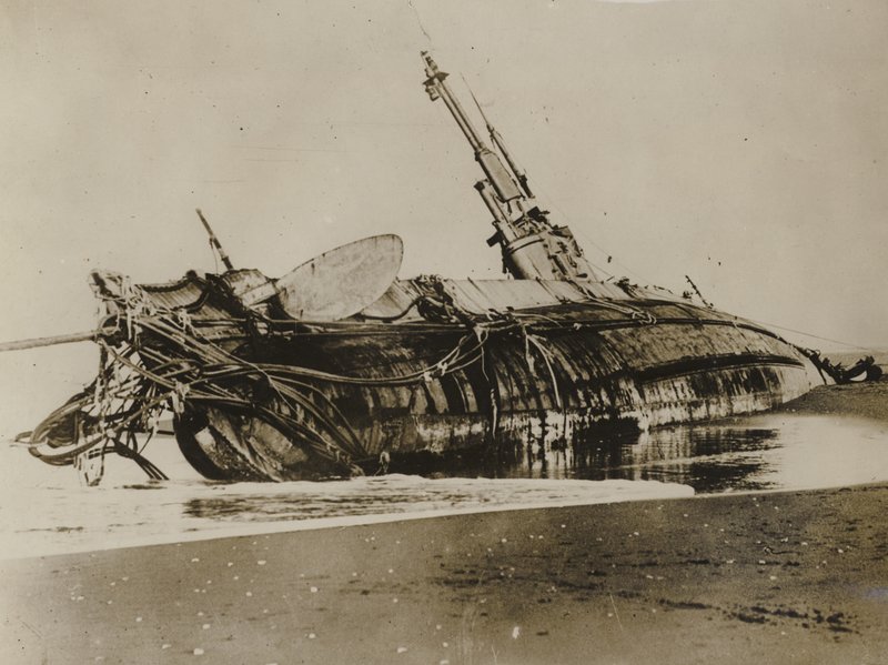 Wrak van de Amerikaanse onderzeeër h3, 1917 door American Photographer