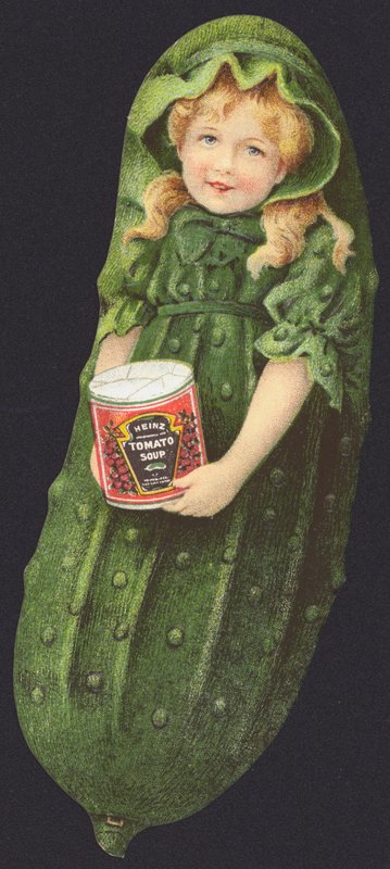 Meisje, verkleed als een komkommer, met een blik Heinz Tomatensoep door American School