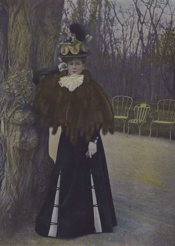 Vrouw in een park in Parijs door Carle de Mazibourg
