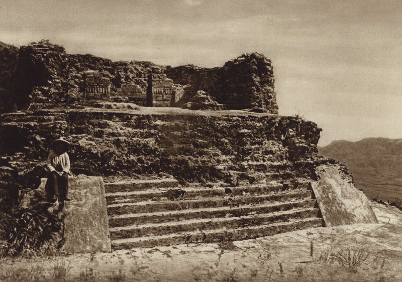 Mexico: Tepoztlan, Ruïne van de tempel El Tepoztecatl door Cecile Seler Sachs