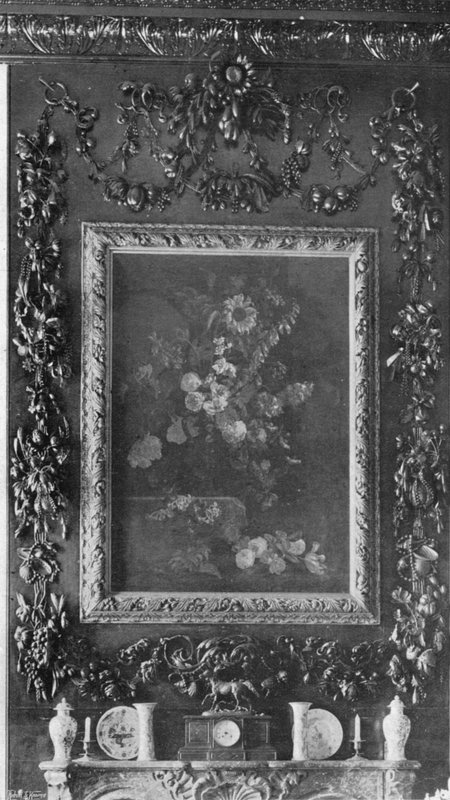 Houtsnijwerk in de Bibliotheek door Charles Latham