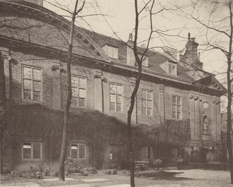 Christs Hospital, zuidelijke gevel door Charles Latham