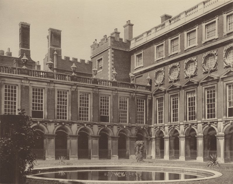 Hampton Court Palace, de Fonteinenhof door Charles Latham