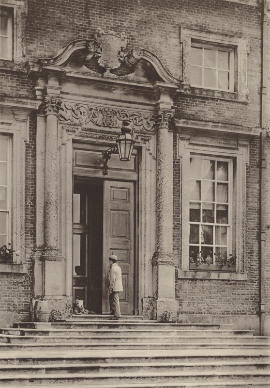 Raynham Hall, Norfolk, de Ingang door Charles Latham
