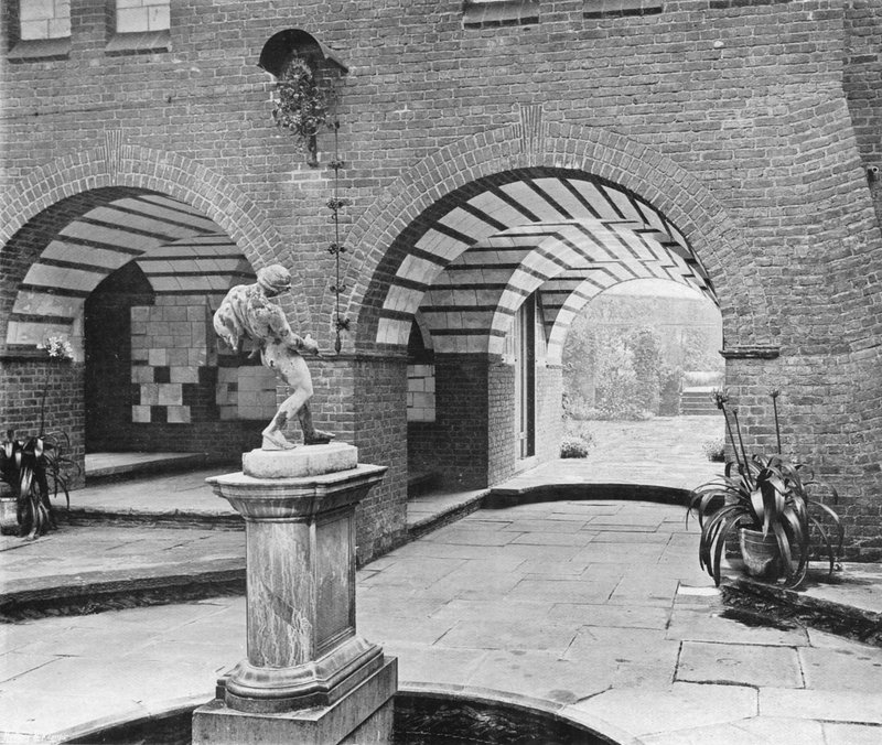 De Fonteinhof door Charles Latham