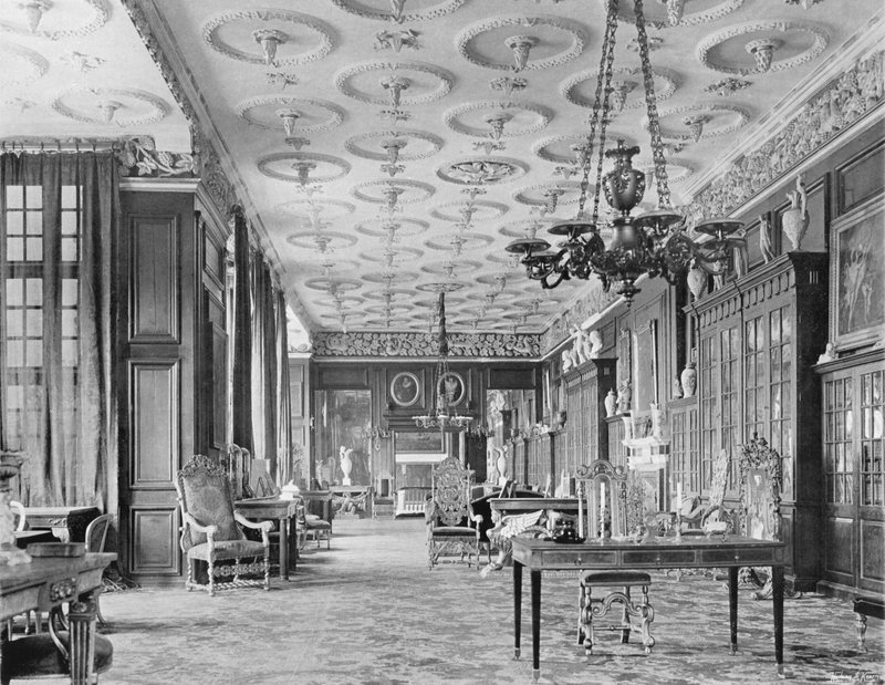 De lange galerij door Charles Latham