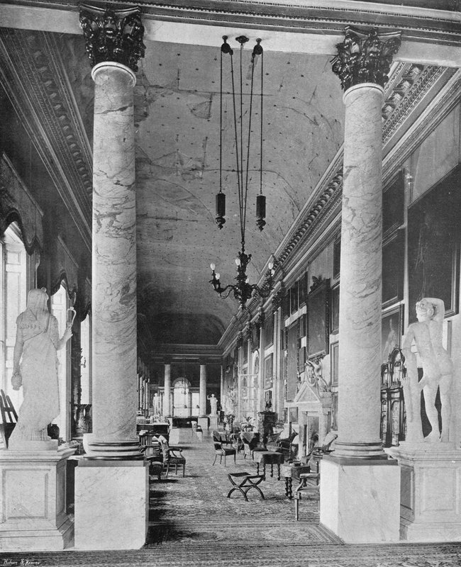 De lange galerij door Charles Latham