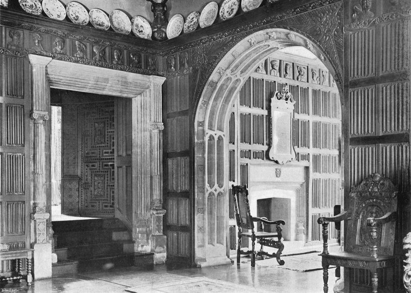 De zuidoosthoek van de hal door Charles Latham