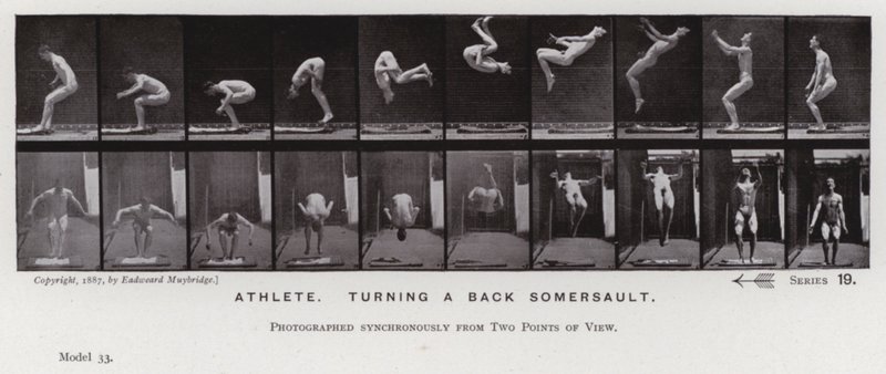 Het menselijk lichaam in beweging: Atleet, maakt een achterwaartse salto (zwart-wit foto) door Eadweard Muybridge