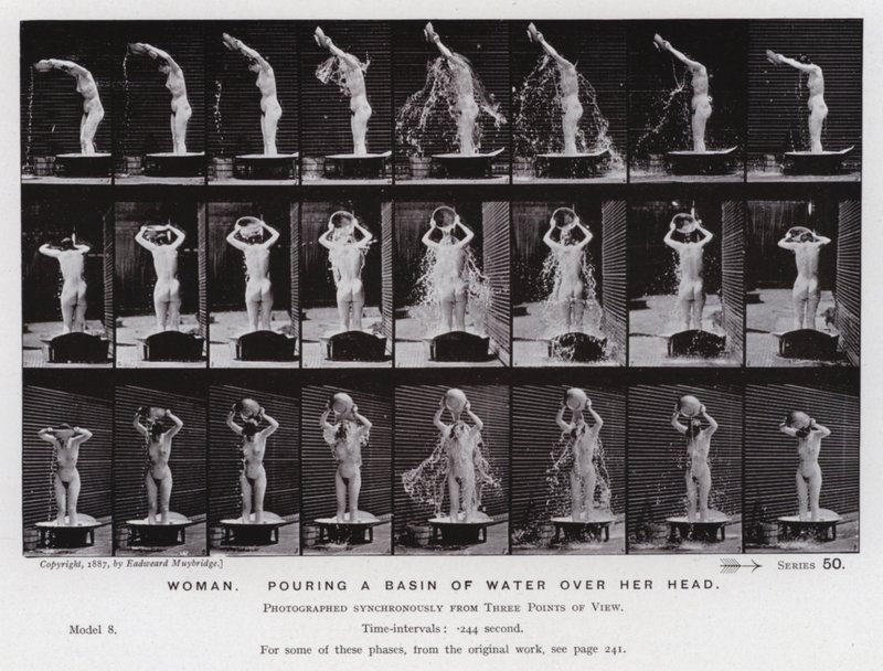 De menselijke figuur in beweging: Vrouw, een kom water over haar hoofd gieten door Eadweard Muybridge
