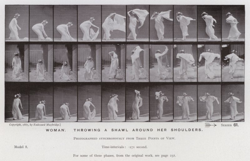 De menselijke figuur in beweging: Vrouw, een sjaal om haar schouders gooien door Eadweard Muybridge