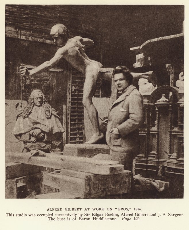 Alfred Gilbert, Engelse beeldhouwer aan het werk aan Eros door English Photographer