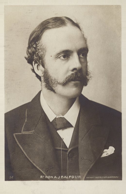 Arthur Balfour door English Photographer