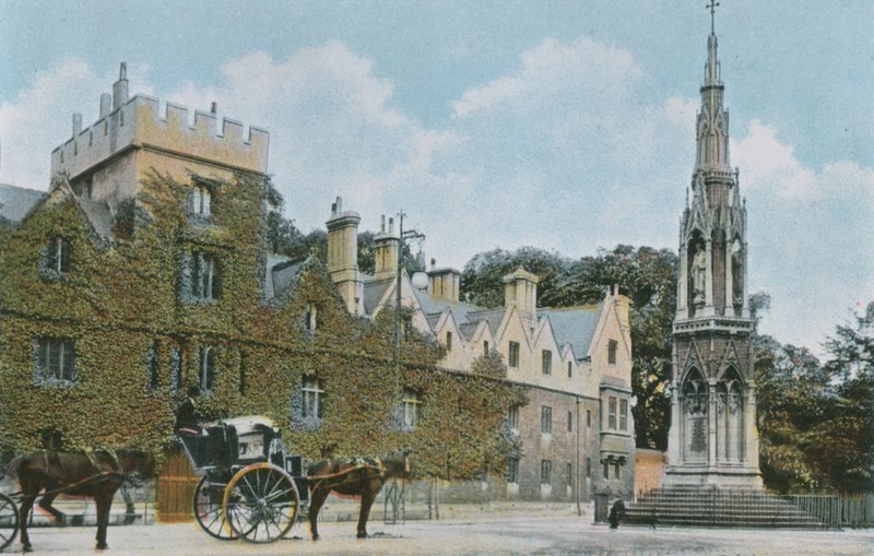 Balliol College en Martyrs Memorial door English Photographer