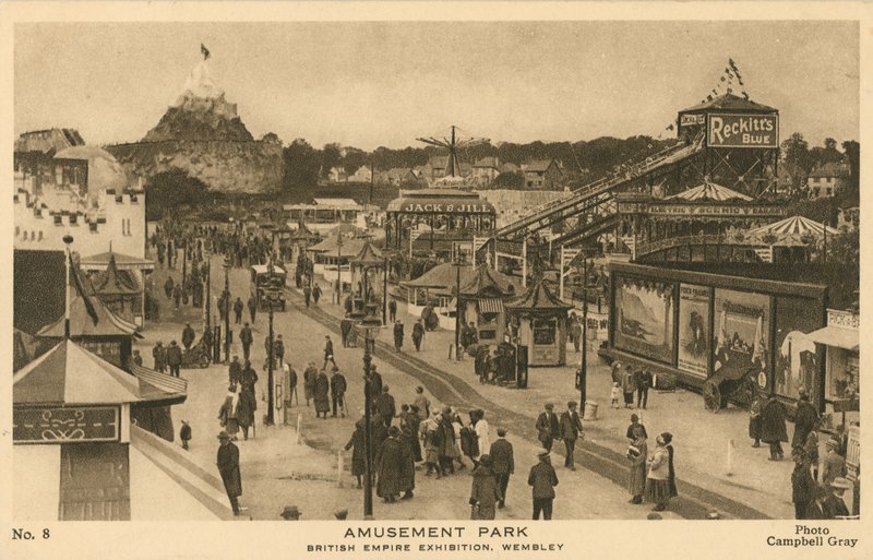 British Empire Exhibition, Wembley, Middlesex door English Photographer