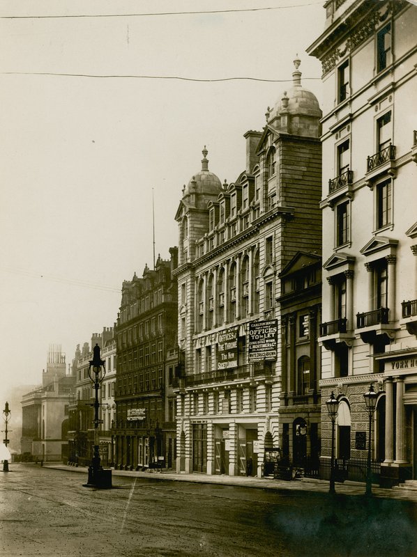 Carlton House, gebouwd op de locatie van St Philips Chapel, Regent Street, Londen, in 1904 door English Photographer