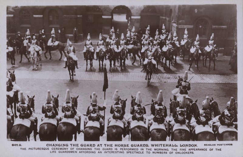 Wisseling van de wacht, Horse Guards, Whitehall, Londen door English Photographer