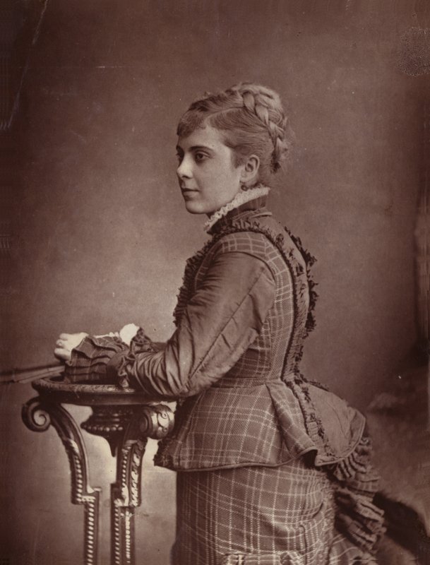 Clara Graham door English Photographer