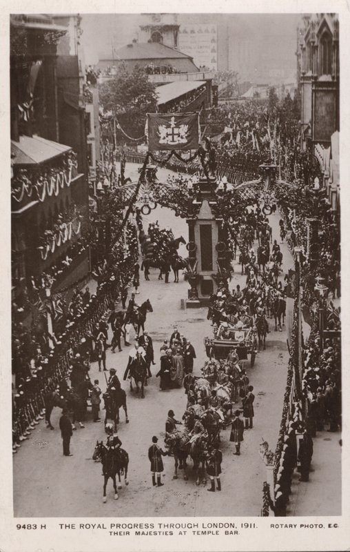 Kroningsprocessie van koning George V en koningin, Temple Bar, Londen door English Photographer