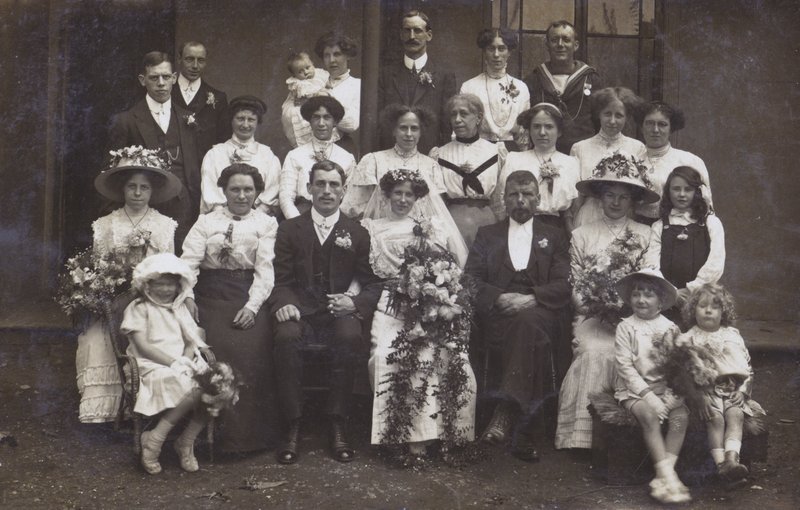 Edwardiaanse trouwfoto, ca. 1910 door English Photographer