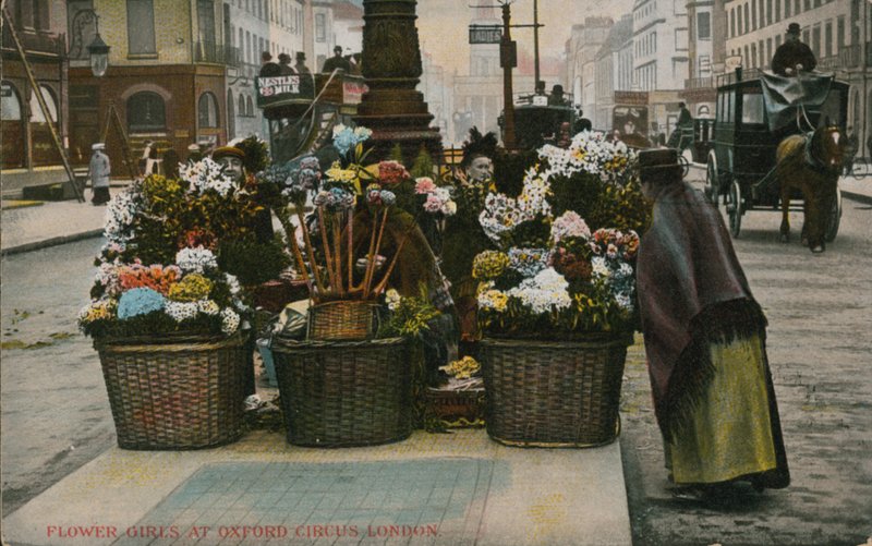 Bloemenmeisjes bij Oxford Circus, Londen door English Photographer