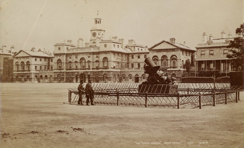 Algemeen overzicht van de Horse Guards Parade door English Photographer