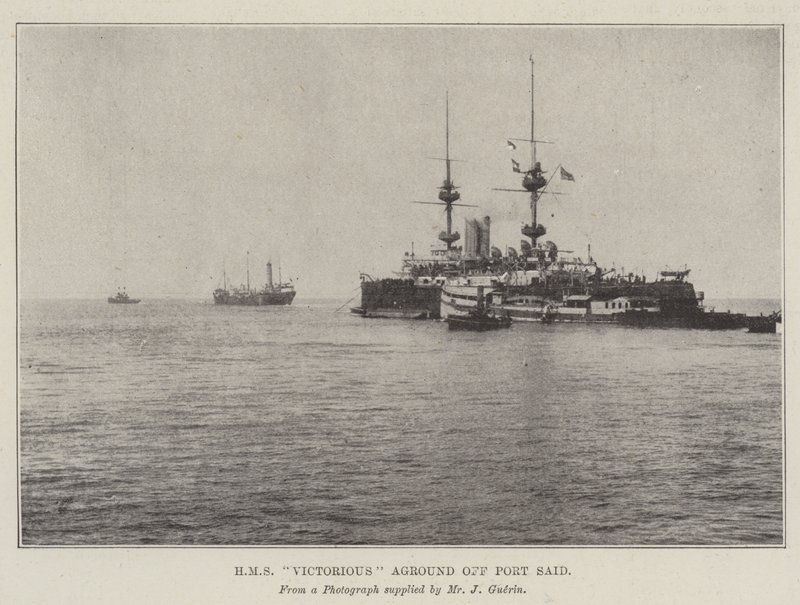 HMS Victorious aan de grond bij Port Said door English Photographer