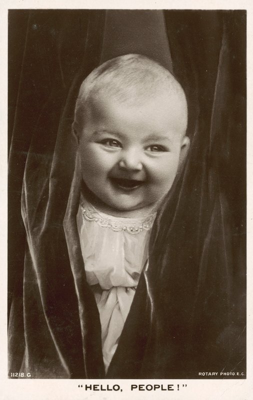 Hallo, mensen! Kind glimlachend door English Photographer