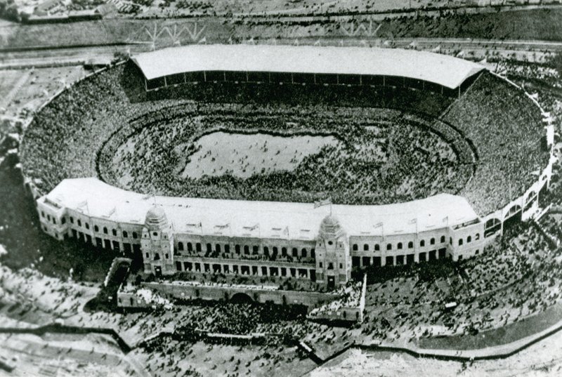 Invasie van het stadion voor de eerste Wembley Cup Final, 1923 door English Photographer