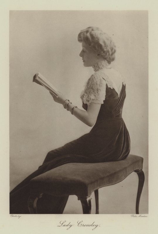 Lady Crossley (z/w foto) door English Photographer