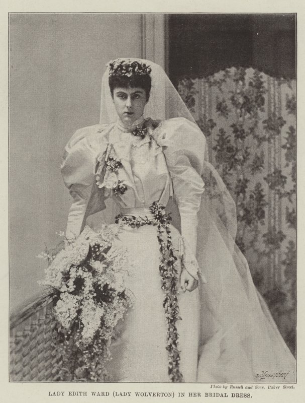 Lady Edith Ward (Lady Wolverton) in haar bruidsjurk door English Photographer