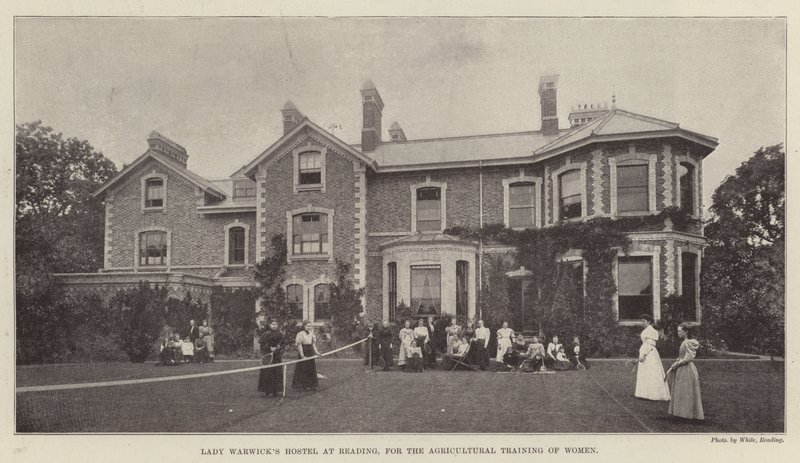 Lady Warwicks Hostel in Reading, voor de Landbouwopleiding van Vrouwen door English Photographer