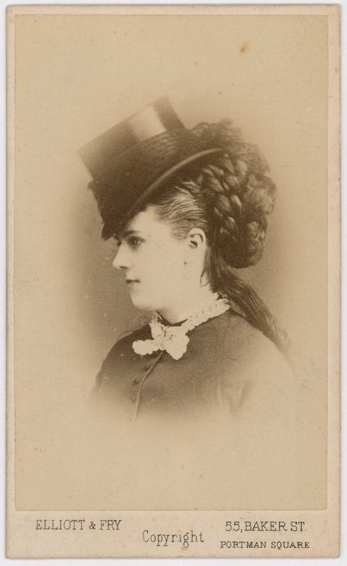 Mabel Grey door English Photographer