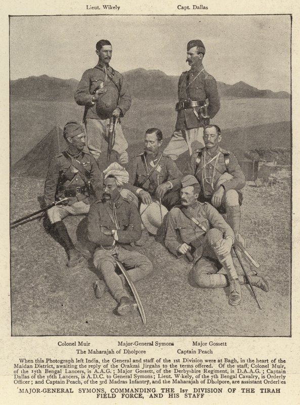 Generaal-majoor Symons, bevelhebber van de 1e Divisie van de Tirah Veldmacht, en zijn Staf door English Photographer