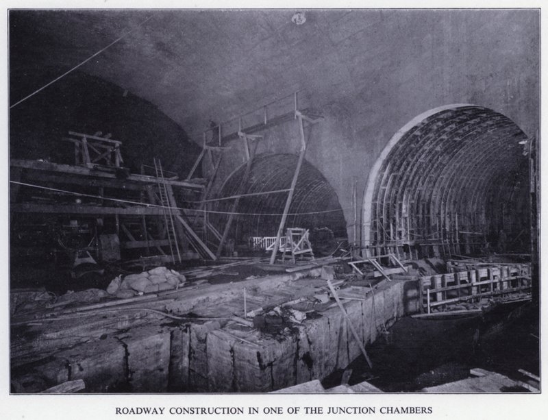 Mersey Tunnel: Wegconstructie in een van de Aansluitkamers door English Photographer