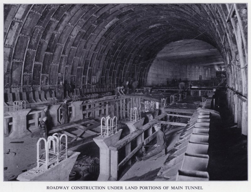 Mersey Tunnel: Wegconstructie onder Landgedeelten van de Hoofdtunnel door English Photographer
