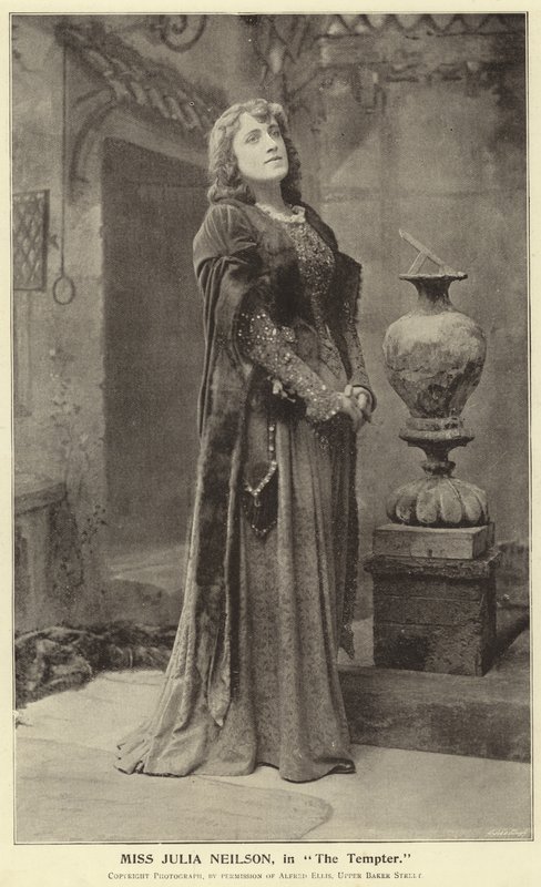 Mevrouw Julia Neilson, in The Tempter door English Photographer