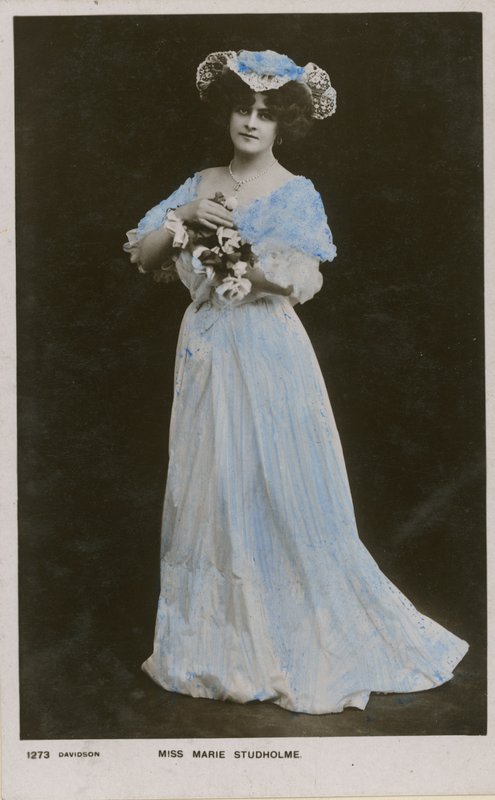 Miss Marie Studholme door English Photographer