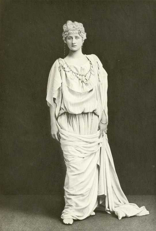 Miss Mary Anderson als Hermione (gravure) door English Photographer