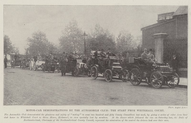 Motorautodemonstraties door de Automobielclub, de Start vanaf Whitehall Court door English Photographer