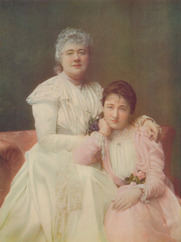 Mevrouw Lewis en juffrouw Mabel Terry-Lewis door English Photographer