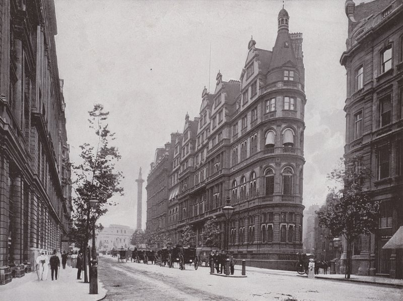 Northumberland Avenue, met de Constitutionele Club door English Photographer